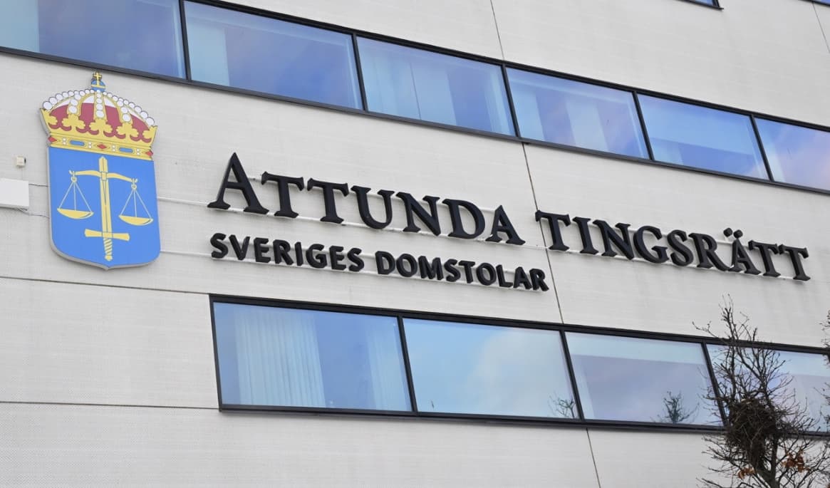 Attunda tingsrätt i Sollentuna, där mannen sitter häktad misstänkt för grov våldtäkt mot barn. Foto: Jonas Ekströmer/TT