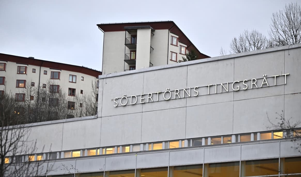 Södertörns tingsrätt i Huddinge, där den misstänkte mäklaren häktades i fredags bakom stängda dörrar. Foto: Christine Olsson/TT