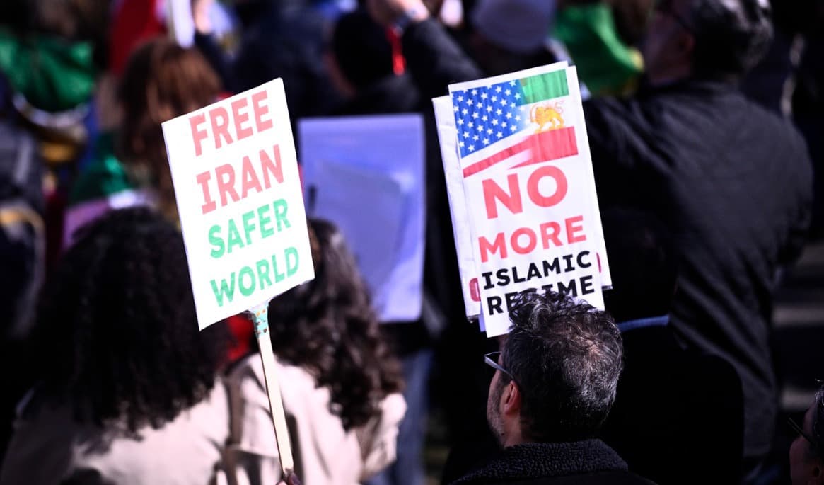 Manifestation i närheten av USA:s ambassad i Stockholm för frihet i Iran och till stöd för det iranska folket. Arkivbild. Foto: Fredrik Sandberg/TT