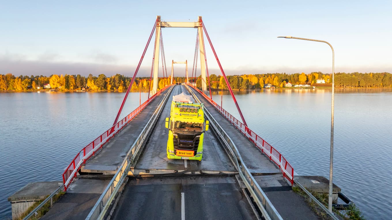 Strömsundsbron längs E45 i Jämtland är helt avstängd efter en olycka med en tung transport. Arkivbild. Foto: Sten Strömgren/TT