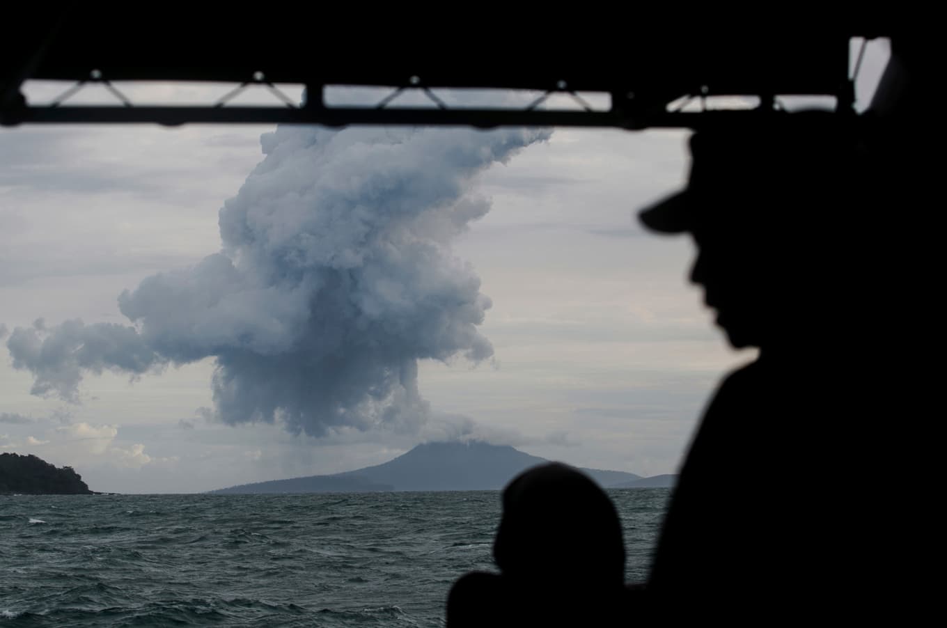 Den indonesiska vulkanen Anak Krakatau under ett tidigare utbrott. Foto: Fauzy Chaniago/AP/TT
