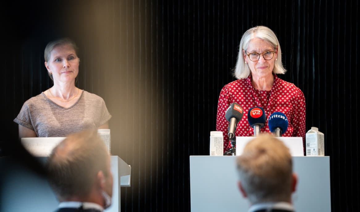 Henriette Erbs vid danska rikskriminalen (NSK) och Laila Reenberg, chef för den danska samhällsskydds- och beredskapsmyndigheten håller en pressträff. Foto: Emil Nicolai Helms/Ritzau Scanpix/TT