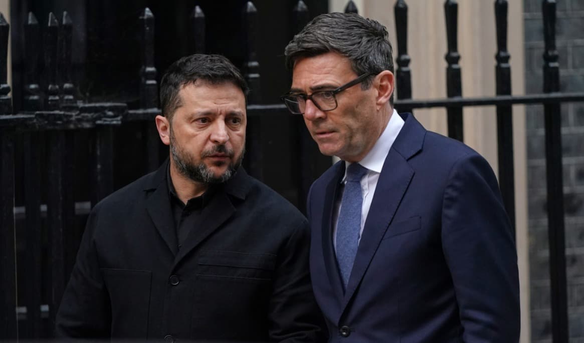 Ukrainas president Volodymyr Zelenskyj och Storbritanniens premiärminister Andy Burnham under onsdagen. Foto: Alberto Pezzali/AP/TT