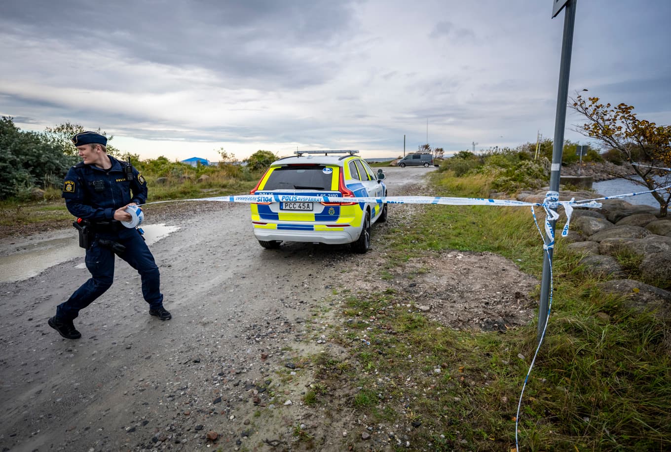 Polis och kriminaltekniker på plats på Ön på Limhamn på lördagsmorgonen. Foto: Johan Nilsson/TT