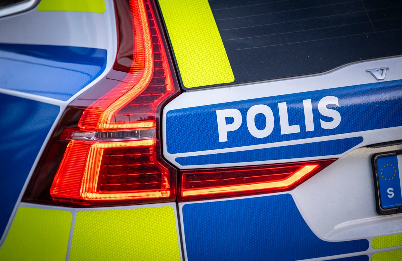 Mannen som överlämnats till Sverige misstänks för att tillsammans med andra ha beslutat att placera en handgranat under en polisbil i Uppsala 2020. Arkivbild. Foto: Johan Nilsson/TT