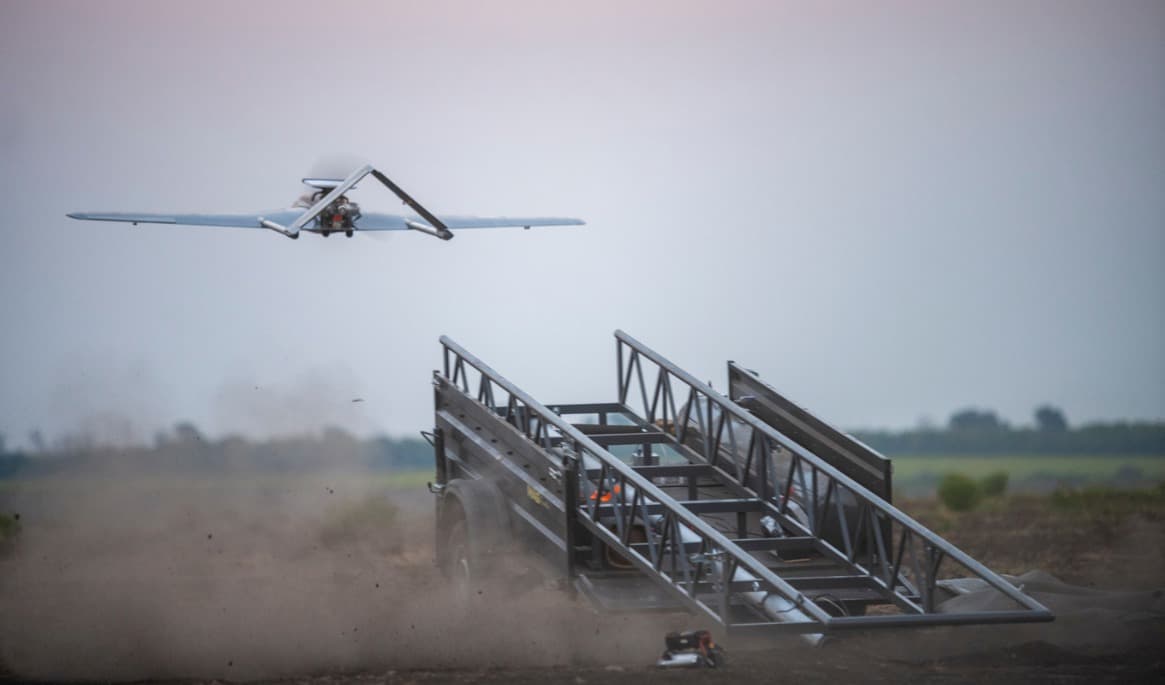 En ukrainsk drönare med långdistanskapacitet lämnar sin avfyrningsplats för att färdas mot ryskockuperade Krim. Bild från i augusti. Foto: Dan Bashakov/AP/TT