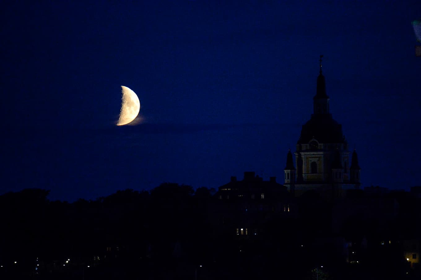 Under natten mellan lördagen och söndagen ställs klockan tillbaka en timme. Arkivbild. Foto: Leif R Jansson/TT