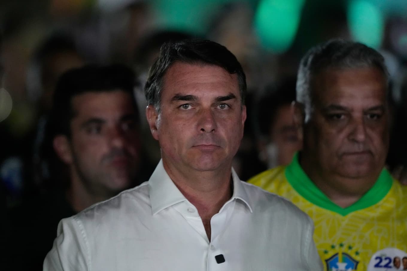 Högerkandidaten Flávio Bolsonaro på valdagen. Foto: Eraldo Peres/AP/TT