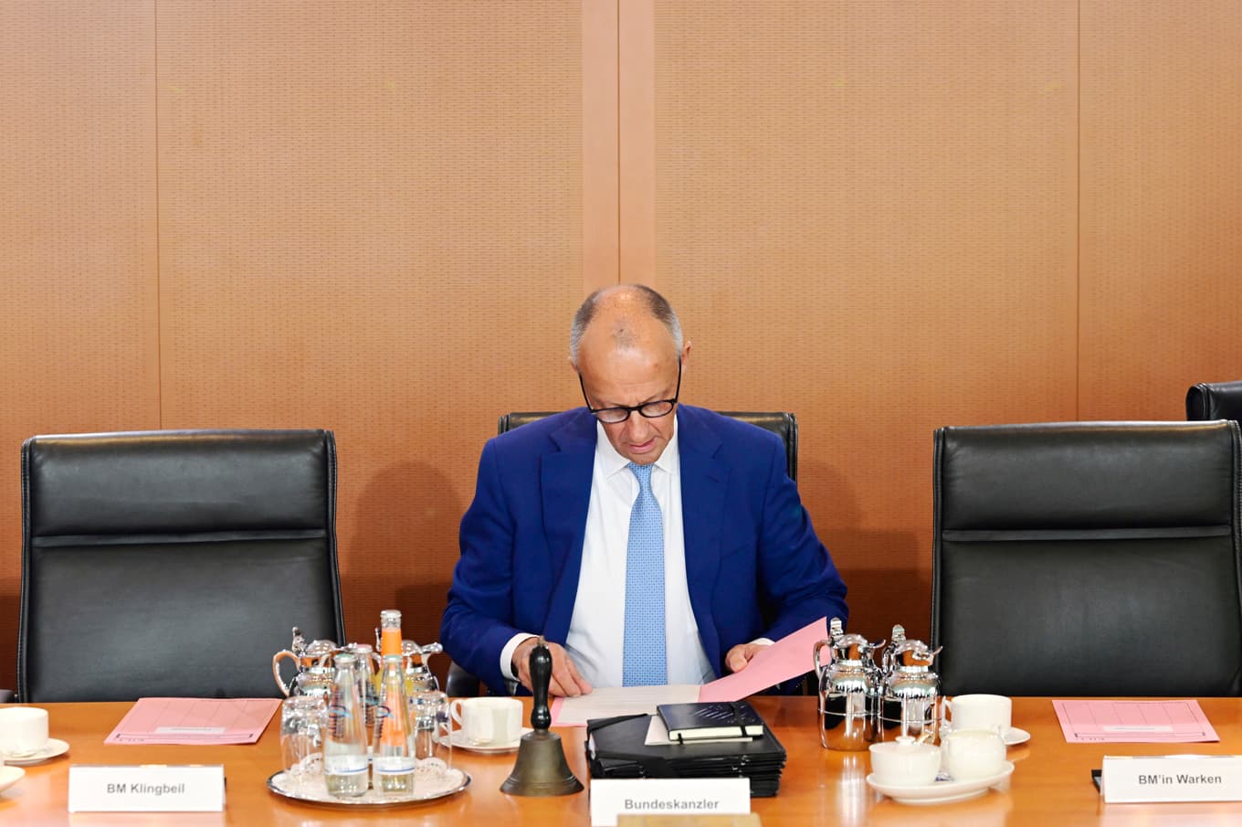 EU kräver ett starkt Tyskland, men Merz försvagas när AfD växer i öst, vilket skapar stor oro inför valet 2029. Foto: John MACDOUGALL /AFP via Getty Images