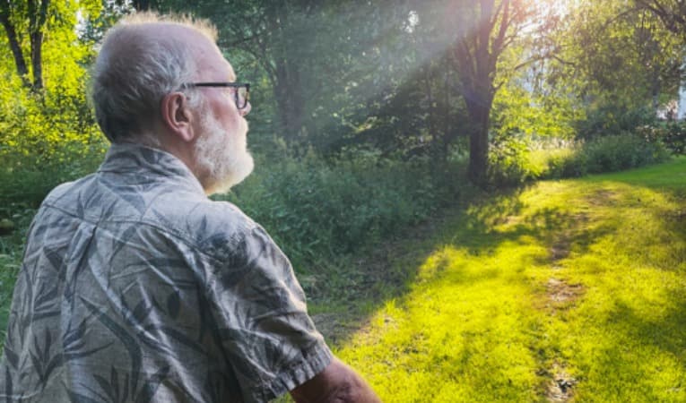Lasse Larsson är demenssjuk och bor på äldreboendet Granbacken i Norberg. Foto: Anna Larsson