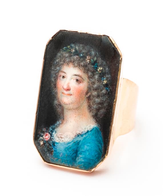 Det enda kända porträttet av Årstafrun är en miniatyr på en ring, en namnsdagspresent från hennes make. Foto: Mats Landin /Nordiska museet