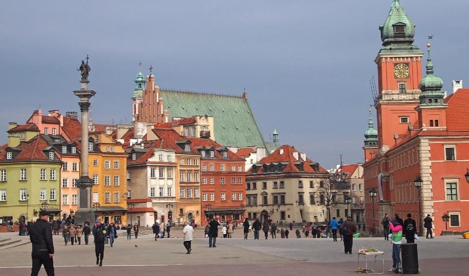 Två har gripits för septemberbranden vid Starlink-anläggningen nära Warszawa. Foto: Pixabay