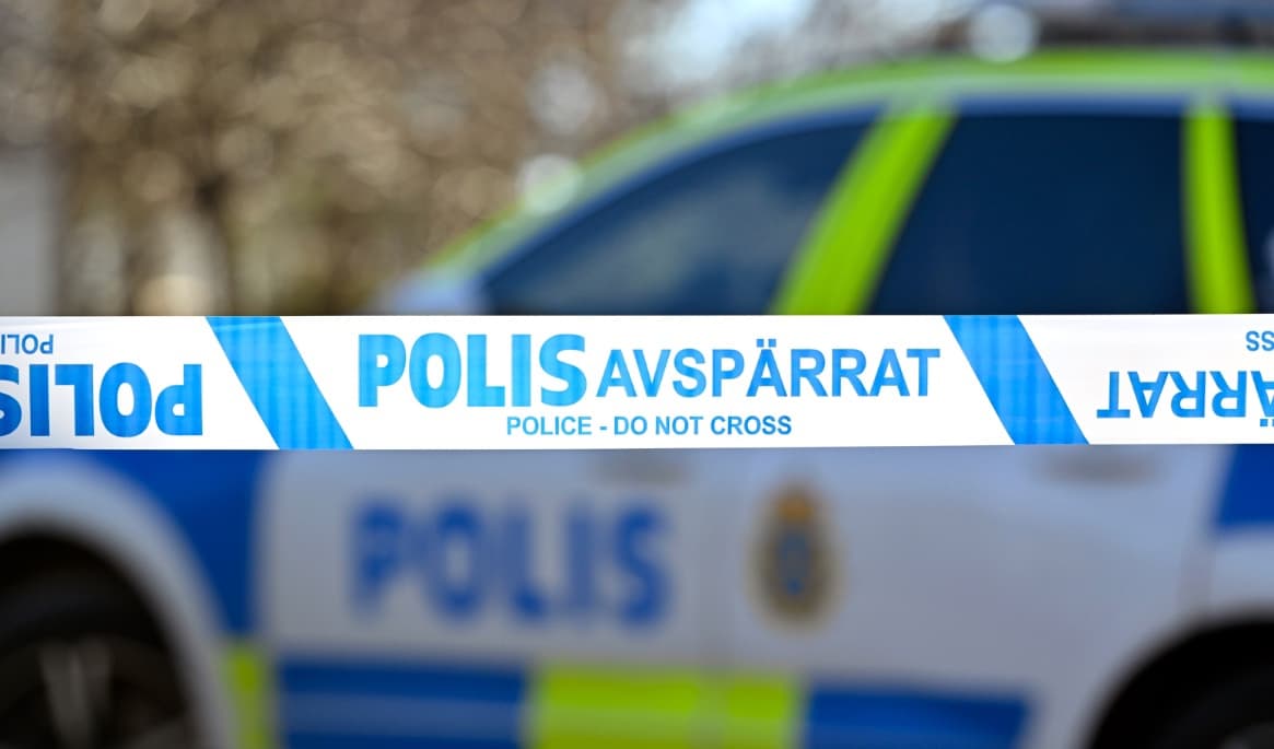 Delar av Västra kyrkogården i Göteborg spärrades av under torsdagen med anledning av ett misstänkt dödsfall. Foto: Pontus Lundahl/TT