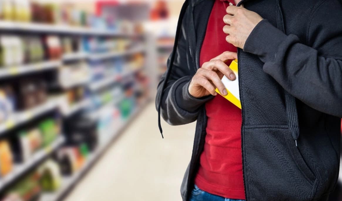 Många stölder i butiker i Sverige polisanmäls aldrig de handlare inte tror att det kommer att leda till åtal eller dom. Foto: Andrey Popov/Shutterstock