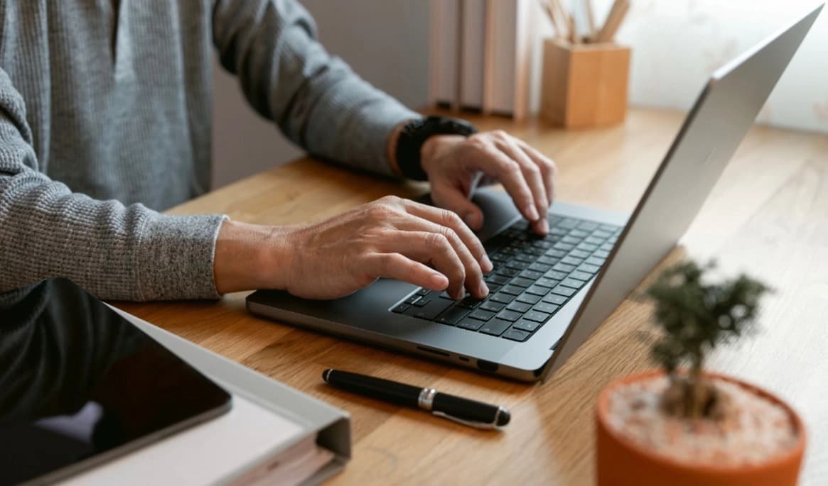 Bedragare anpassar sina metoder efter människors beteenden och aktuella samhällsfrågor. Foto: Shutterstock