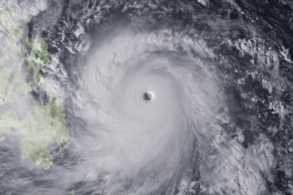 Supertyfonen Haiyan rör sig mot Filippinerna den 7 november 2013. (Foto: NOAA via Getty Image)