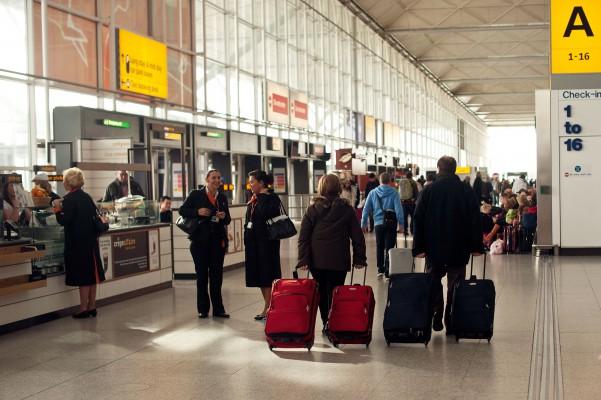 



Folk anländer till Stansteds flygplats i England. Foto: Bethany Clarke/Getty Images                                                                                                                                                                                        