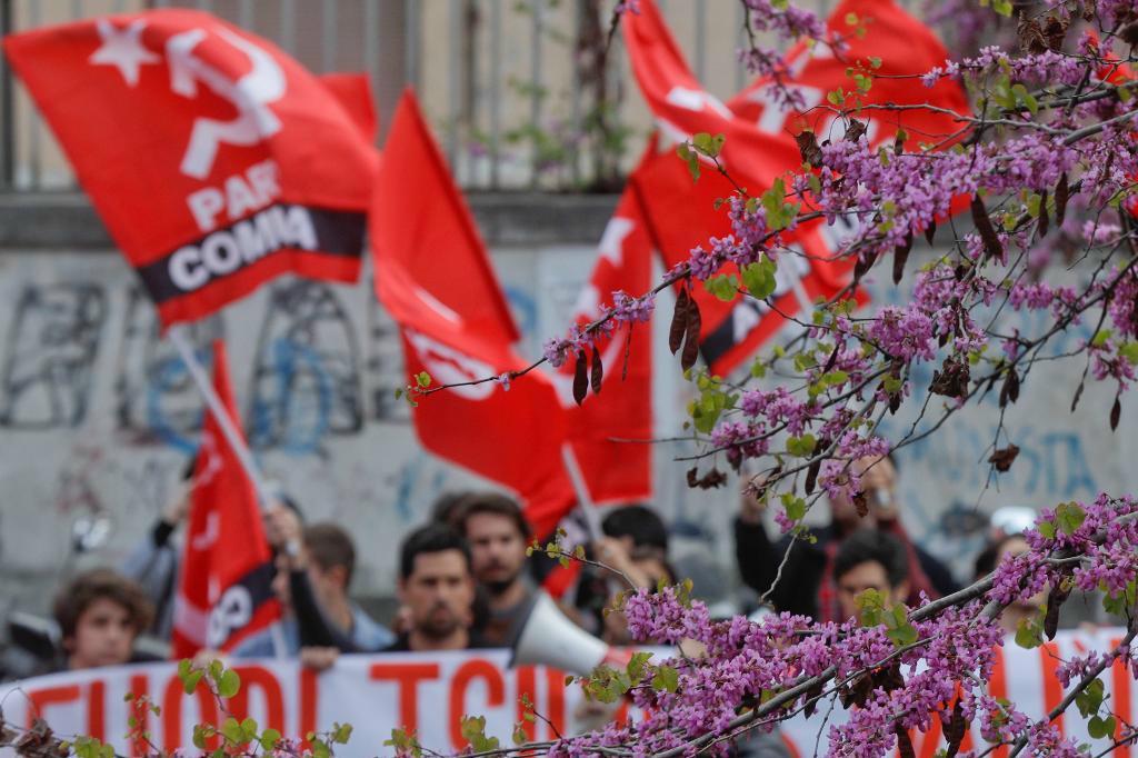 
Protesterna mot åtstramningar har tagit fart i Grekland igen inför den nya runda av reformer som nu planeras. (Foto: Gregorio Borgia AP/TT-arkivbild                                            