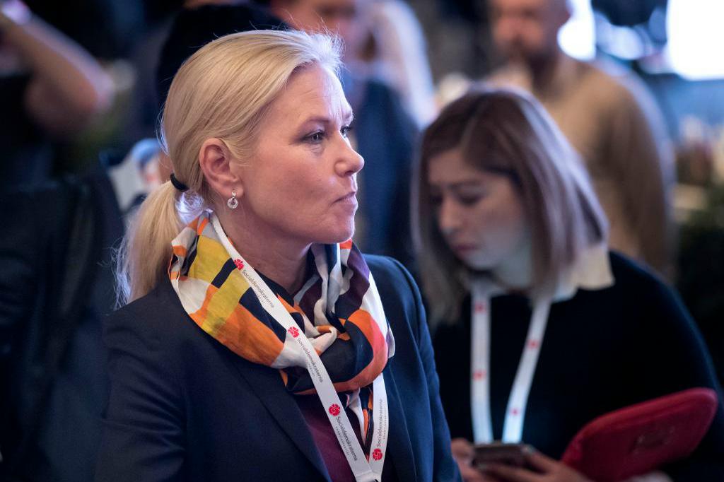 Infrastrukturminister Anna Johansson (S) vill reda ut vad som kan göras för att stoppa kapningar av lastbilar. Foto: Thomas Johansson/TT