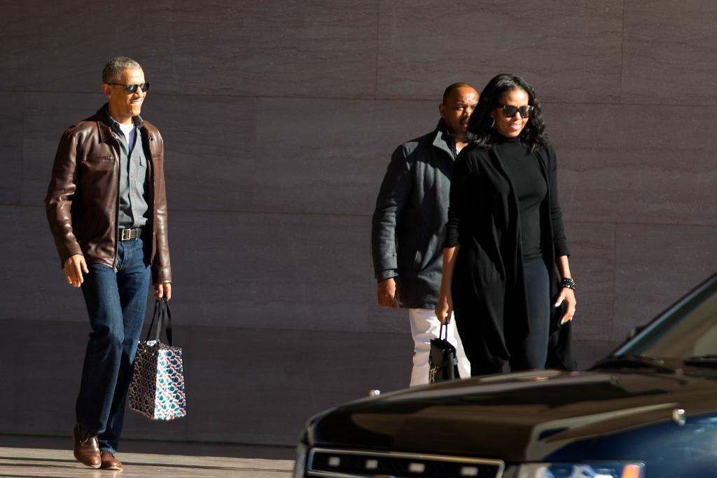 
Barack Obama och Michelle Obama lämnar National Gallery of Art i Washington en söndag i mars i år. Foto: Jose Luis Magana/AP/TT                                            