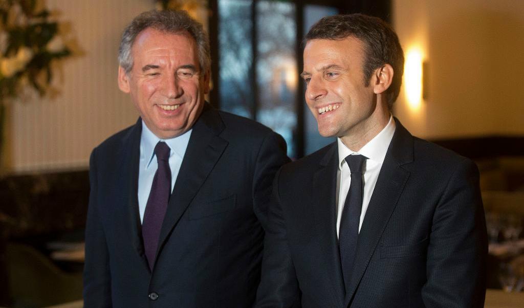 Francois Bayrou, partiledare för Modem tillika justitieminister, och president Emmanuel Macron. Foto: Thibault Camus/AP/TT-arkivbild