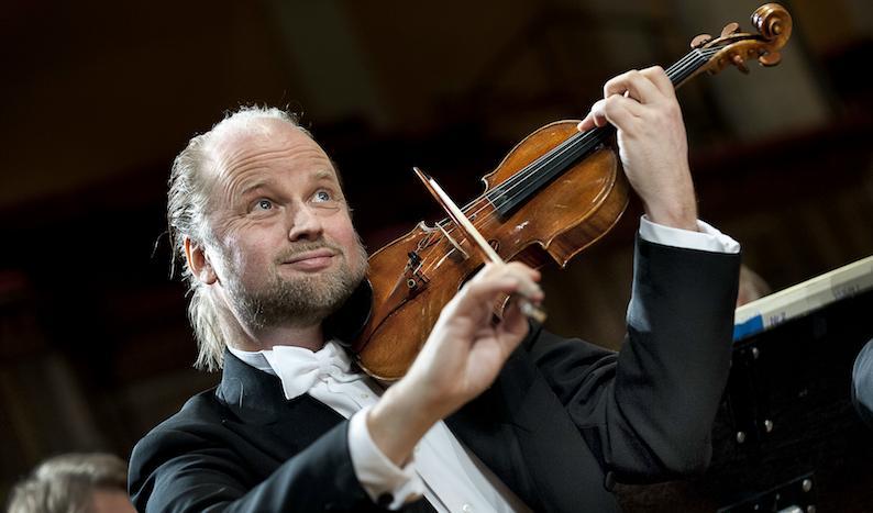 

Joakim Svenheden är Kungliga Filharmonikernas förste konsertmästare sedan år 2000. Innan dess hade han samma roll under åtta år  i London Philharmonic Orchestra. Foto: Stockholms konserthus.                                                                                        