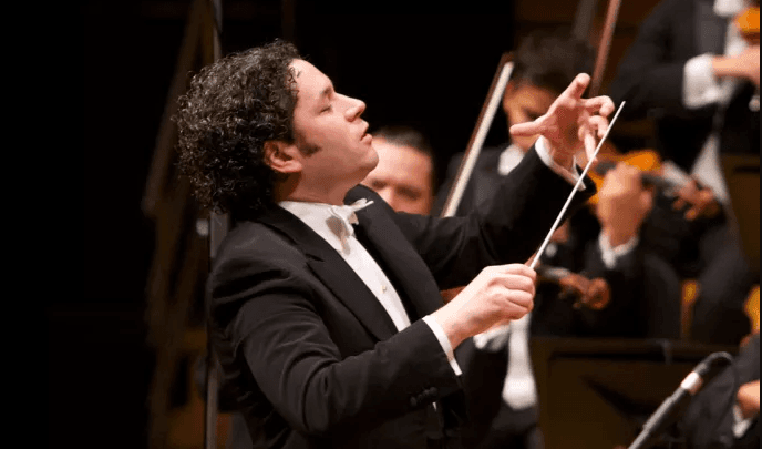 



Gustavo Dudamel live med Göteborgs Symfoniker. Foto: GSO                                                                                                                                                                                