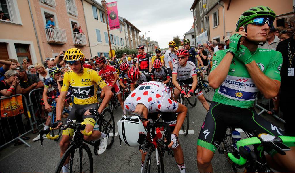 Britten Chris Froome, till vänster, i den gula ledartröjan och tysken Marcel Kittel, i den gröna spurttröjan, inför onsdagens 17:e etapp av Tour de France. Foto: Christophe Ena/AP/TT