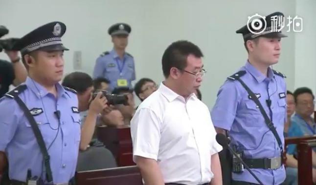 



Den kinesiske människorättsadvokaten Jiang Tianyong inför rätten den 22 augusti. Foto: Skärmdump från youtube                                                                                                                                                                                