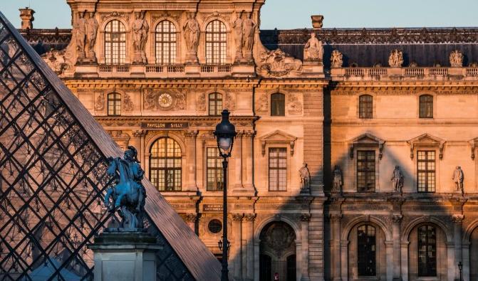






Louvren i Paris tar dig med på en tidsresa bak i historien. Foto: Musée du Louvre/Olivier Ouadah, 2012                                                                                                                                                                                                                                                                                                                    