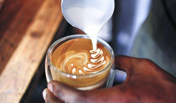 






Kaffedrickare är mindre benägna att få hjärtsjukdom och leversjukdom än icke-kaffedrickare. Foto: New York kaffefestival                                                                                                                                                                                                                                                                                                                    