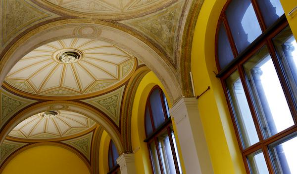 Takkupoler med rosetter i sal på plan 2. Foto: Linn Ahlgren/Nationalmuseum