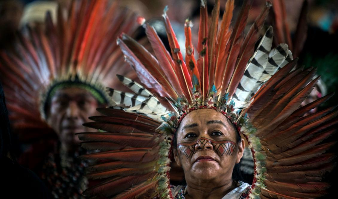
Invånare av ursprungsbefolkningarna i Peru, Brasilien och Bolivia samlas för ett möte i Amazonian church i Puerto Maldonado, Peru. De förbereder påvens besök i staden. Foto: Ernesto Benavides/AFP/Getty Images                                            