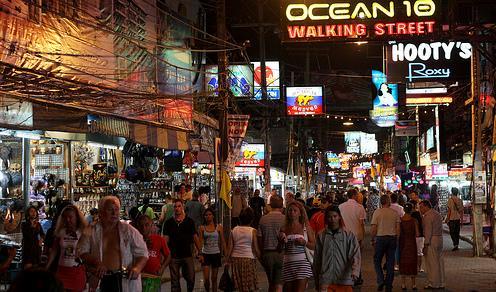 
Nattliv i Pattaya. Pattaya är en av Thailands epidemiska "röda zoner". Foto: Roman Lashkin                                            