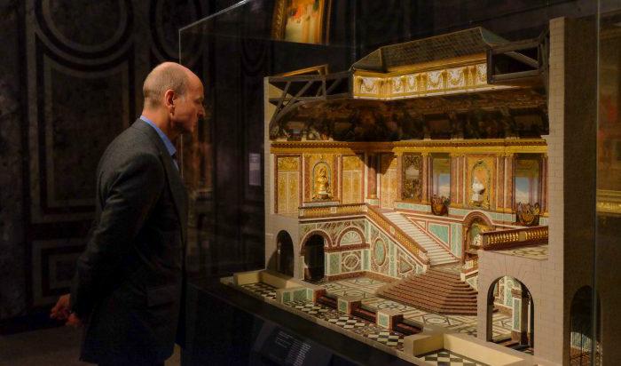 Prins Dimitri av Jugoslavien besöker utställningen "Visitors to Versailles (1682–1789)" på en förhandsvisning på Metropolitan Museum of Art,New York den 6 april 2018. Foto: Hirosh Nogami/The Epoch Times