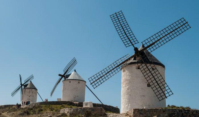 Väderkvarnarna i Consuegra, Spanien, är kända tack vare Miguel de Cervantes ”Den snillrike riddaren Don Quijote av La Mancha”. Foto: Michal Osmenda/ CC 2.0