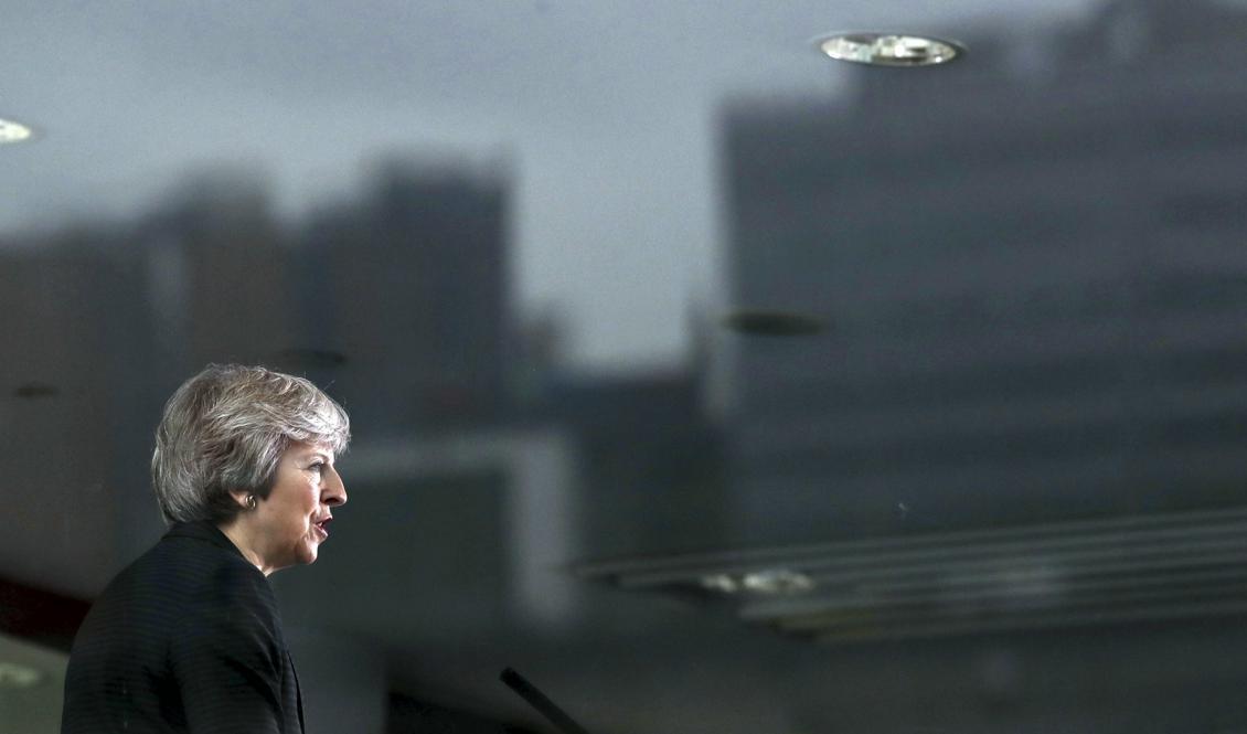 


Storbritanniens premiärminister Theresa May talar i Waterfront Hall i Belfast, Nordirland. Foto: Brian Lawless/AP/TT                                                                                                                                    