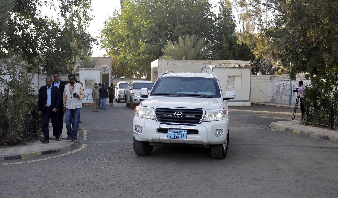 FN-representanter som ska övervaka vapenvilan i Jemen anländer till Sanaa den 22 december. Foto: Hani Mohammed/AP/TT