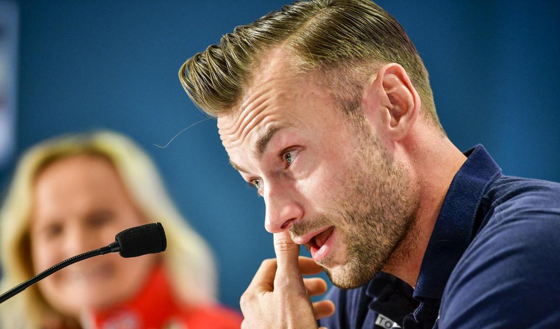 Petter Northug kunde inte hålla tillbaka tårarna när han berättade att skidkarriären är över. Foto: Wold, Ole Martin/NTB/TT