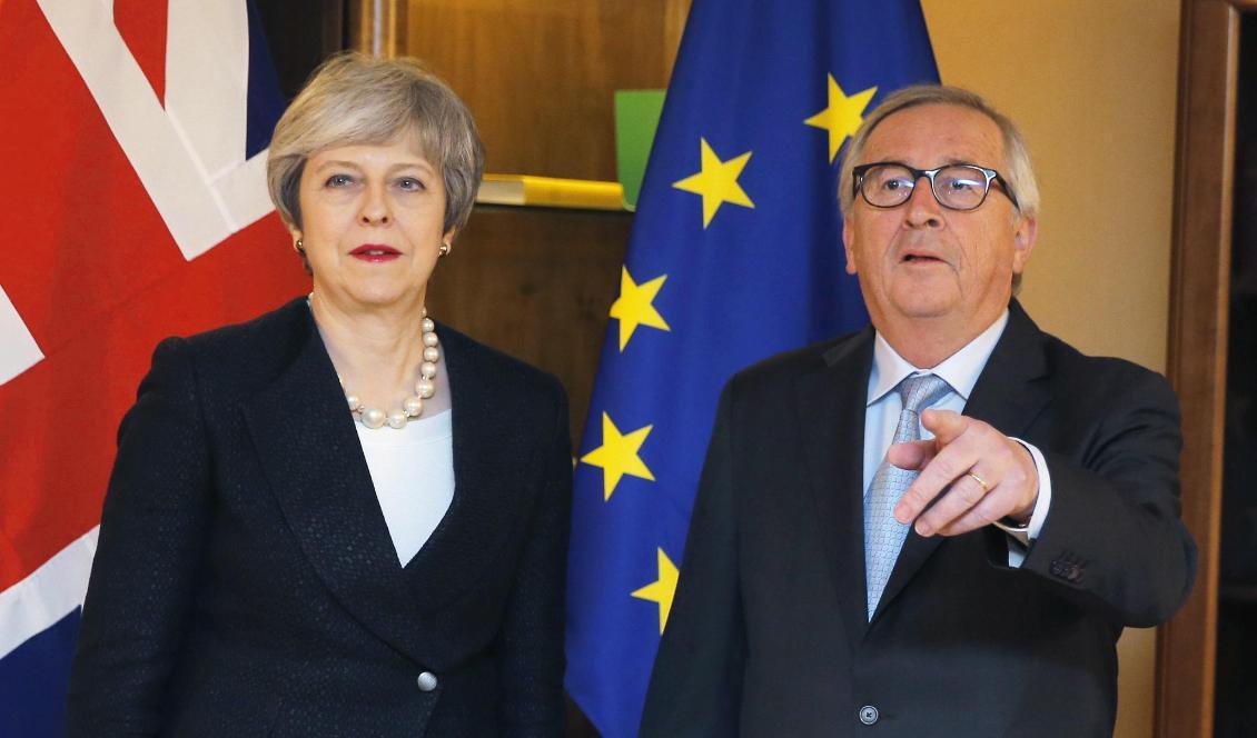 
Storbritanniens premiärminister Theresa May och EU-kommissionens ordförande Jean-Claude Juncker efter måndagens möte i Strasbourg. Foto: Vincent Kessler/AP/TT                                                