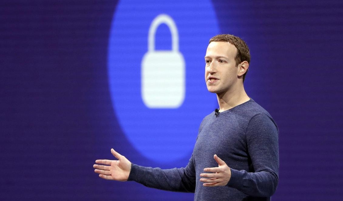 
Facebooks vd Mark Zuckerberg håller tal i samband med en konferens. Foto: Marcio Jose Sanchez/AP/TT                                                