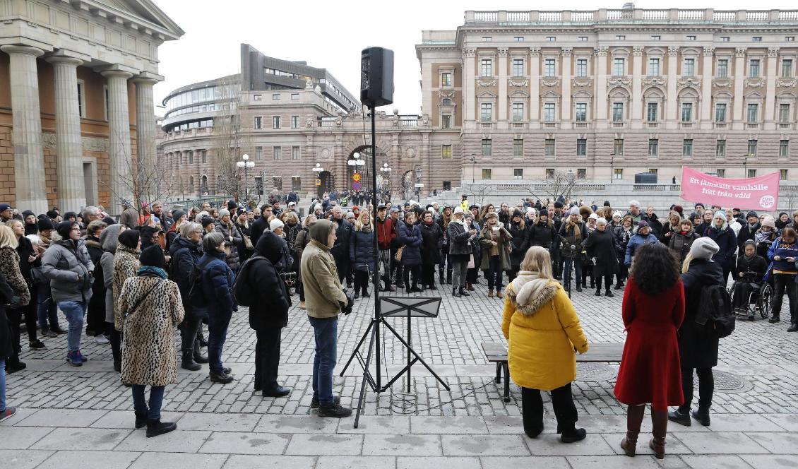 Demonstration i Stockholm i december 2017 efter den friande domen i våldtäktsmålet. Foto: Christine Olsson/TT-arkivbild