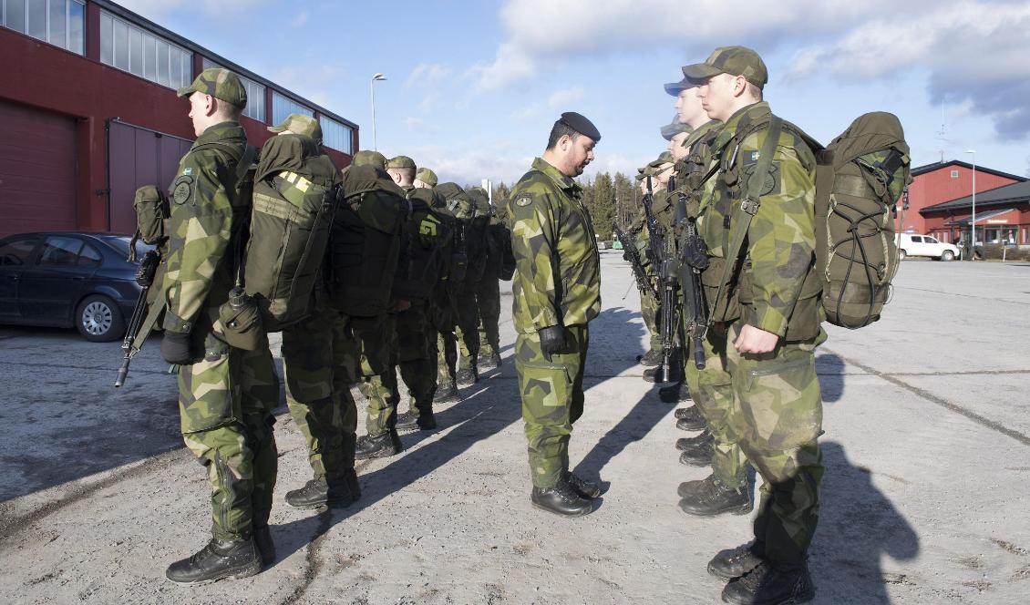 
Det råder brett politiskt samförstånd om att försvaret ska ha höjda anslag. Foto: Fredrik Sandberg/TT-arkivbild                                                