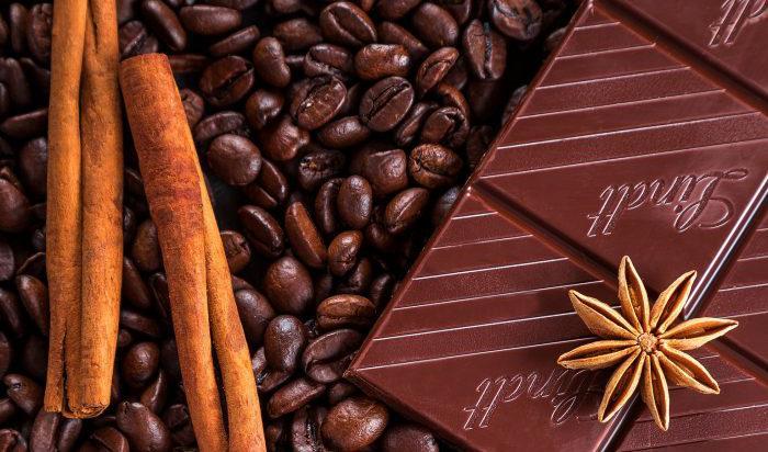 



Att pudra kanel över eller lägga lite mörk choklad i kaffet hjälper till att hålla kylan borta.                                                                                                                                                                                                 