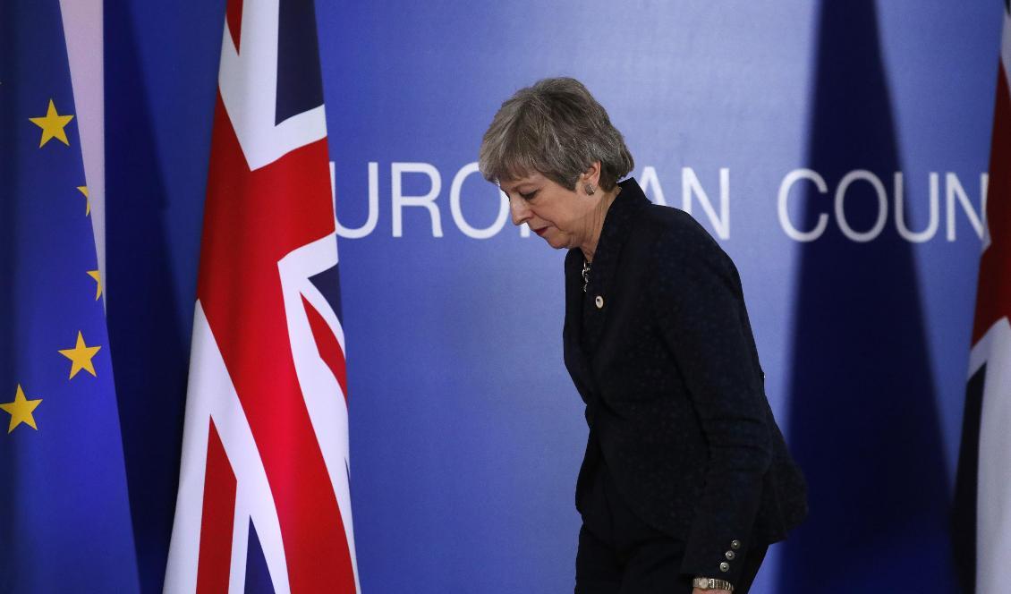 Storbritanniens premiärminister Theresa May lämnar sin presskonferens efter EU-toppmötet i Bryssel. Foto: Frank Augstein/AP/TT