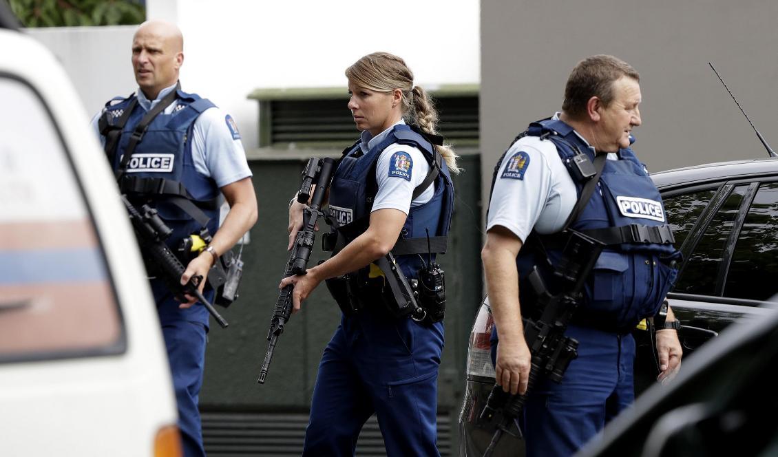 
En stor polisinsats pågår i nya zeeländska Christchurch efter skottlossning vid en moské i staden. Foto: Mark Baker/AP/TT                                                