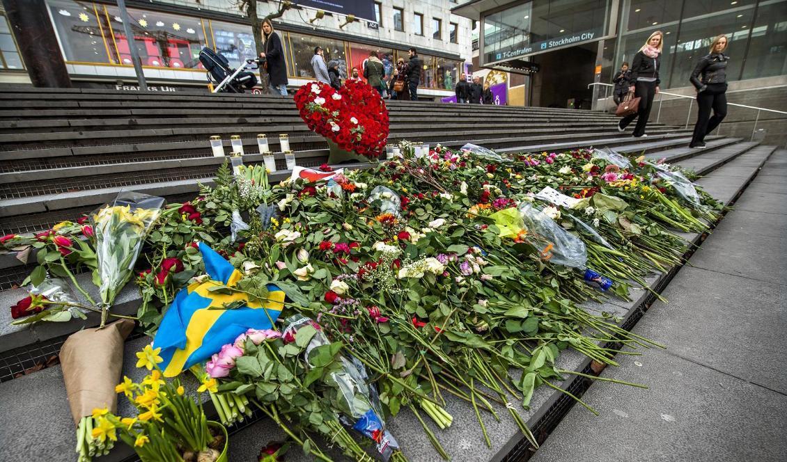 Pappan till den elvaåriga flicka som dödades i terroristattentatet i Stockholm får ett högre skadestånd. Foto: Claudio Bresciani/TT-arkivbild
