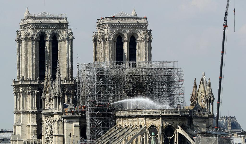 

Brandmän arbetar på Notre Dame-katedralen i Paris, 17 april 2019. Foto: Dan Kitwood/Getty Images                                                                                                