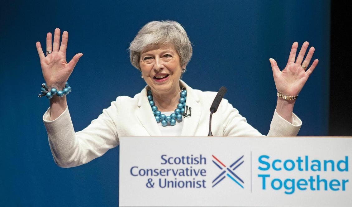 Storbritanniens premiärminister Theresa May träffade i fredags konservativa partikamrater i Skottland. Foto: Jane Barlow/PA/AP/TT