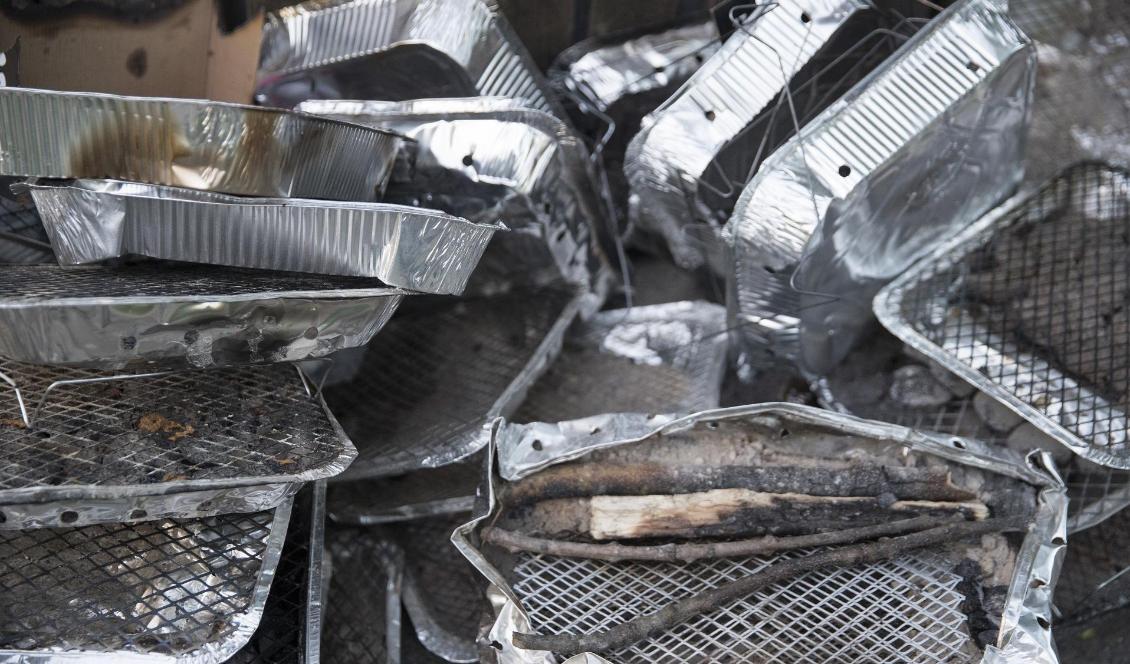 Butiker vill hitta andra portabla grillar att sälja i stället för engångsgrillar. Foto: Terje Pedersen/NTB/TT-arkivbild